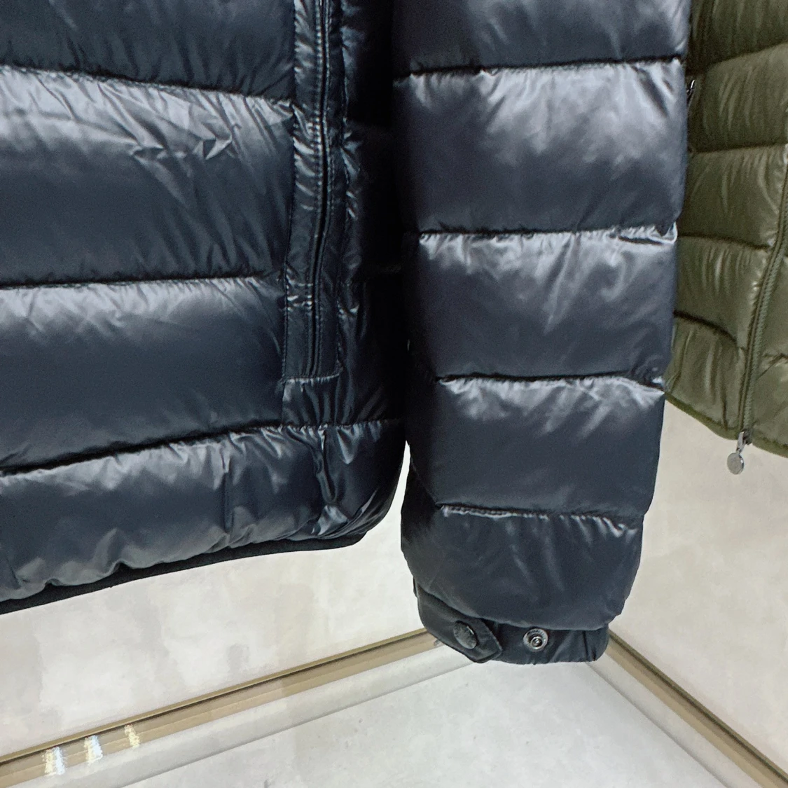 Svart Moncler pufferjacka med huva - 3