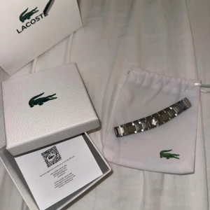 Lacoste arband - Jätte snyggt arband från Lacoste är helt nytt bara öppnat 