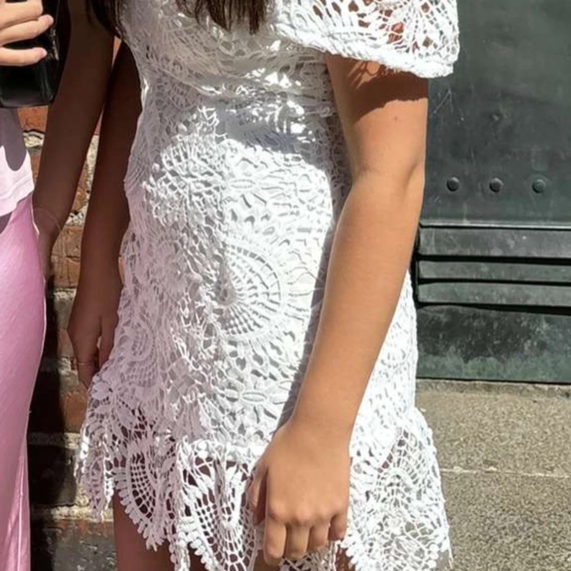 Vit spetsklänning med kort ärm - 1
