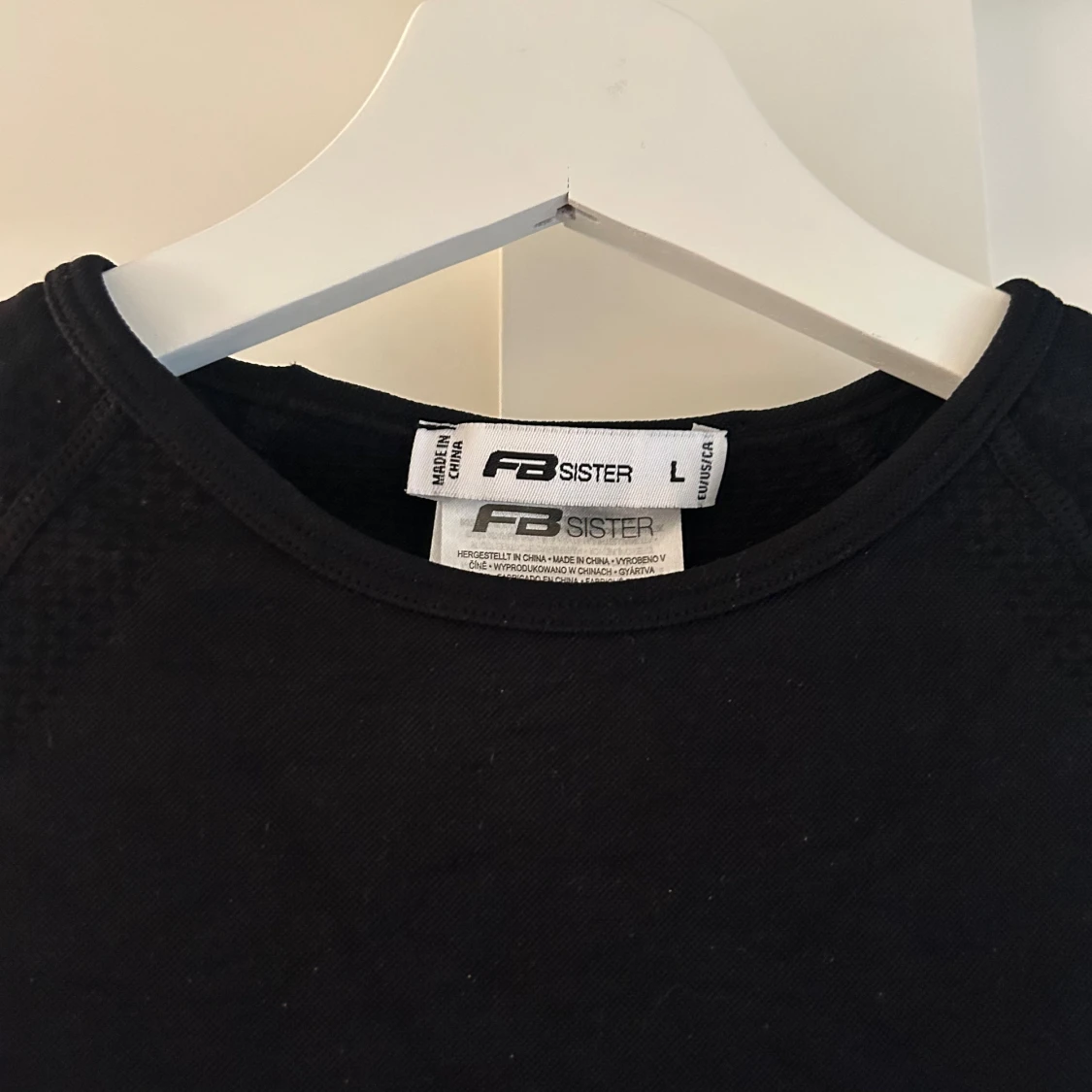 Svart croppad tröja från FB Sister - 2