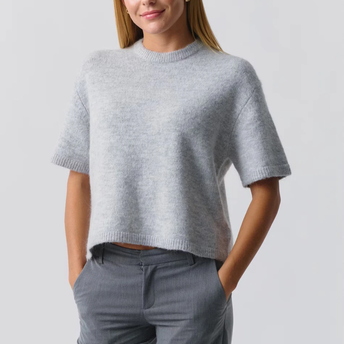 Ljusgrå stickad tröja