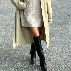 Boots - Knähöga boots, passar storlek 37-38 och är bekväma att gå i💗Pris kan diskuteras. 