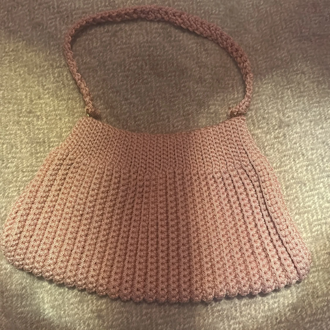 Handgjord rosa stickad handväska - 1