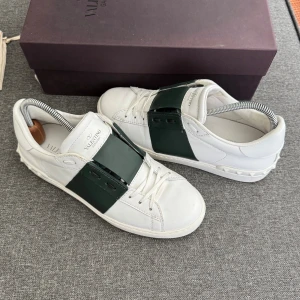 Valentino Open | 41.5 - Valentino Open sneakers | Original box ingår | Storlek 41, passar 41-42 | INGA BYTEN | Fraktar spårbart eller möts upp i Täby 