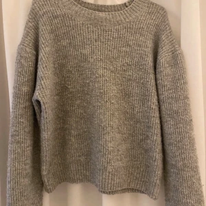 Stickad tröja - jätte skön stickad tröja från hm, så gott som ny