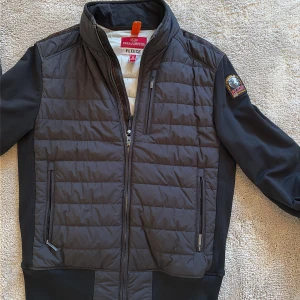 Svart quiltad jacka Parajumpers S - Diskuterbart pris 