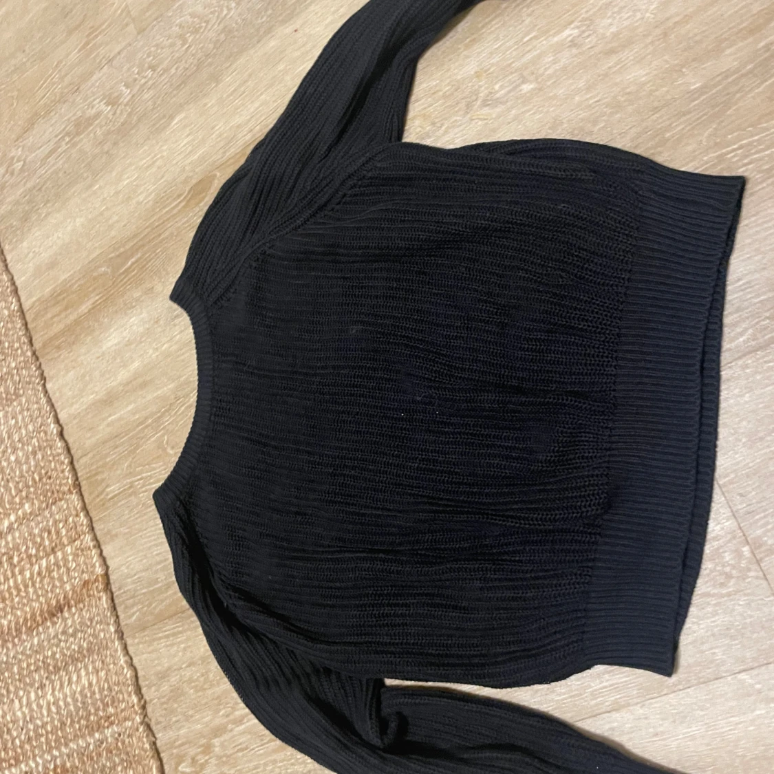 Svart stickad tröja i medium