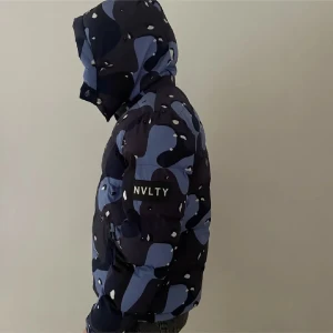 Jacka NVLTY - En varm och snygg jacka från NVLTY. Den säljs inte längre. Den i bra skick