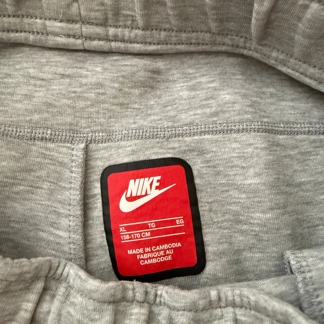 Grå mjukisbyxor Nike tech  - 2