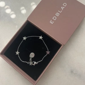 Silverarmband med stjärnor från Edblad - Jättegulligt armband från Edblad med stjärnor!! I silver 🩶