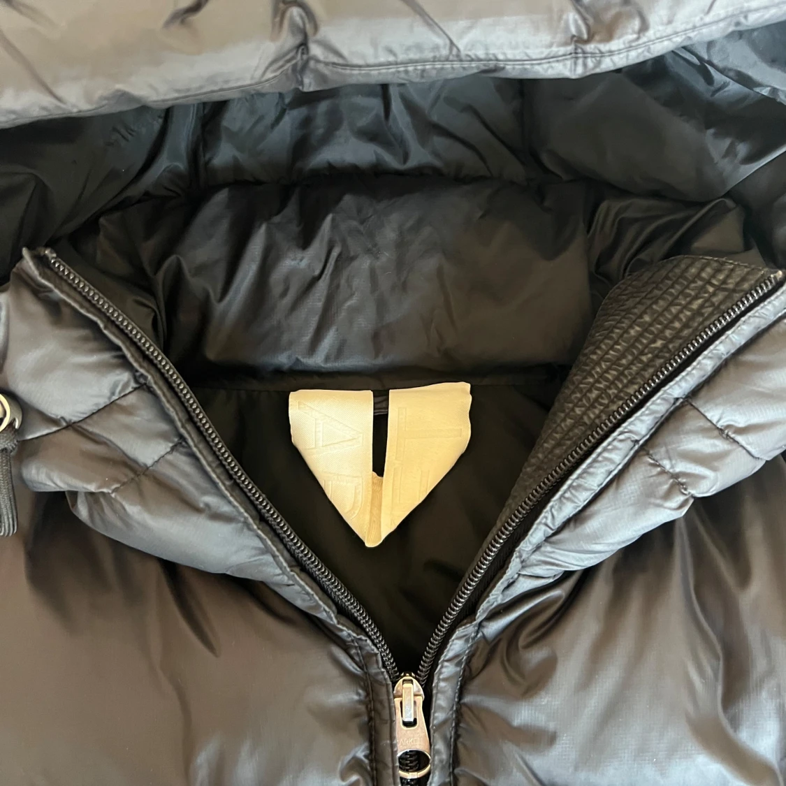 Svart pufferjacka från ARKET - 2