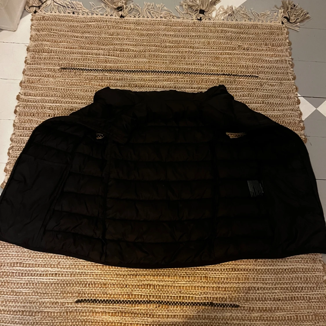 Svart dunväst från CRW - 4