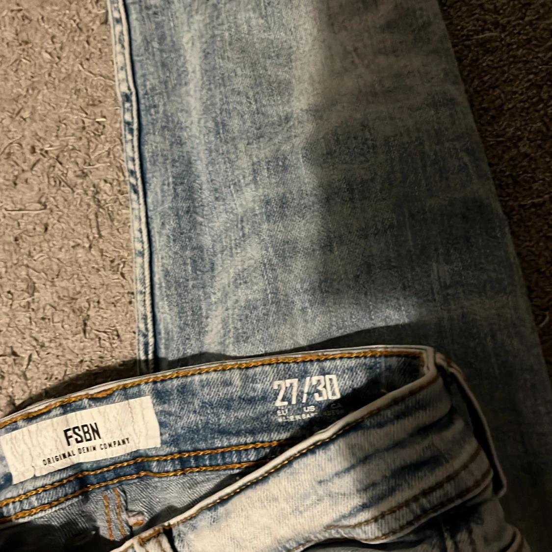 Ljusblå slitna jeans från FSBN - 4