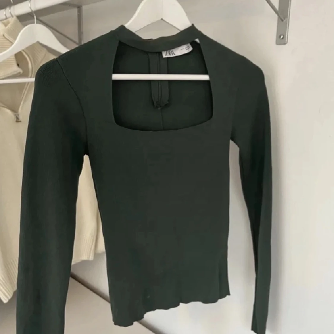 Mörkgrön långärmad topp från Zara