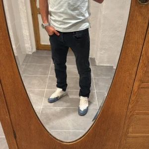 Replay jeans  - Ett par snygga byxor från Replay i storlek W31 L30 i modellen Anbbas 