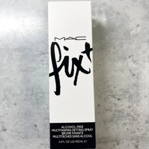 MAC Fix+ Setting Spray 100ml - Helt ny & oanvänd. Perfekt julklapp till dig själv eller någon du tycker om! 