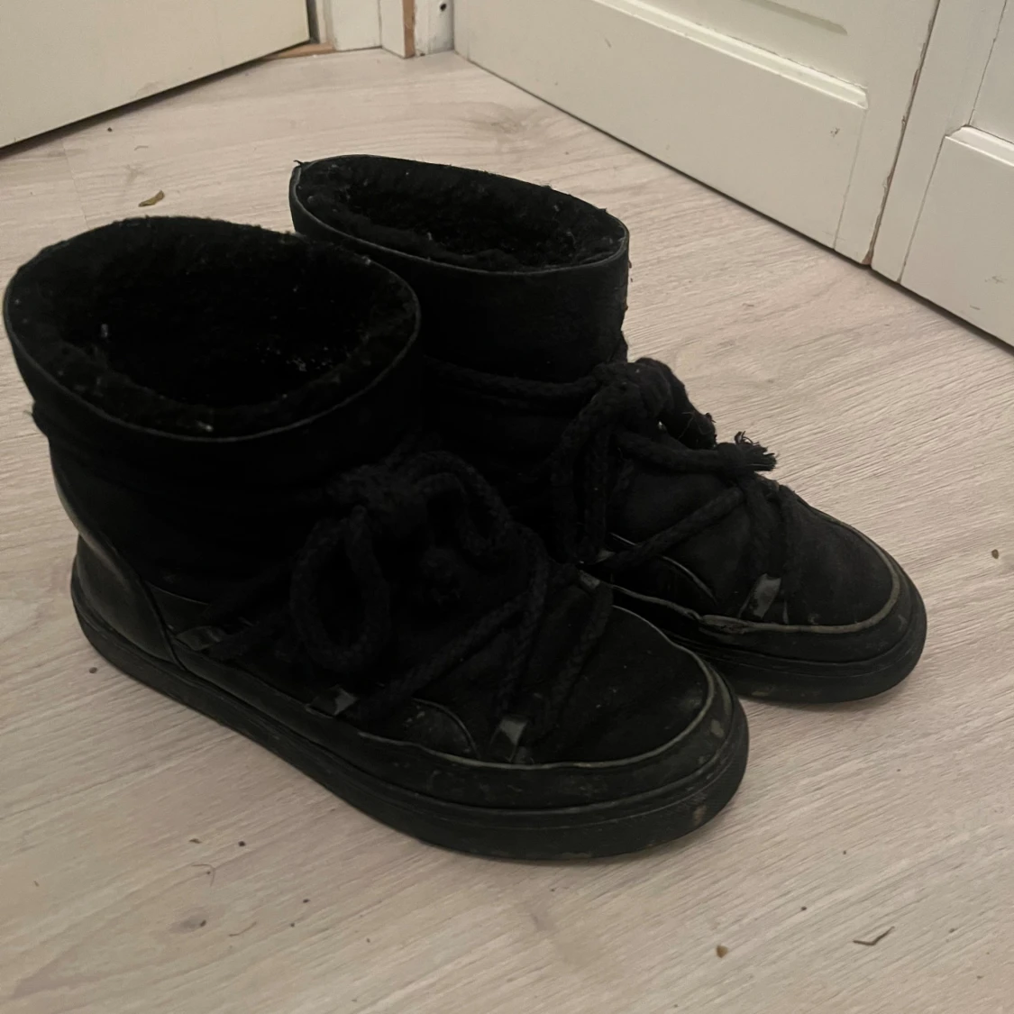 Svarta inuikii boots - 1