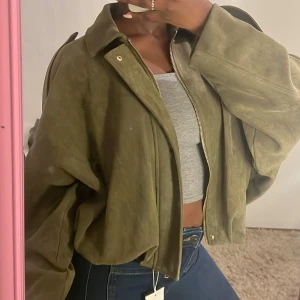Zara suede jacka - Helt ny utan prislapp!