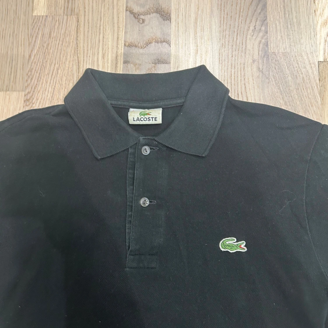 Svart pikétröja från Lacoste - 3