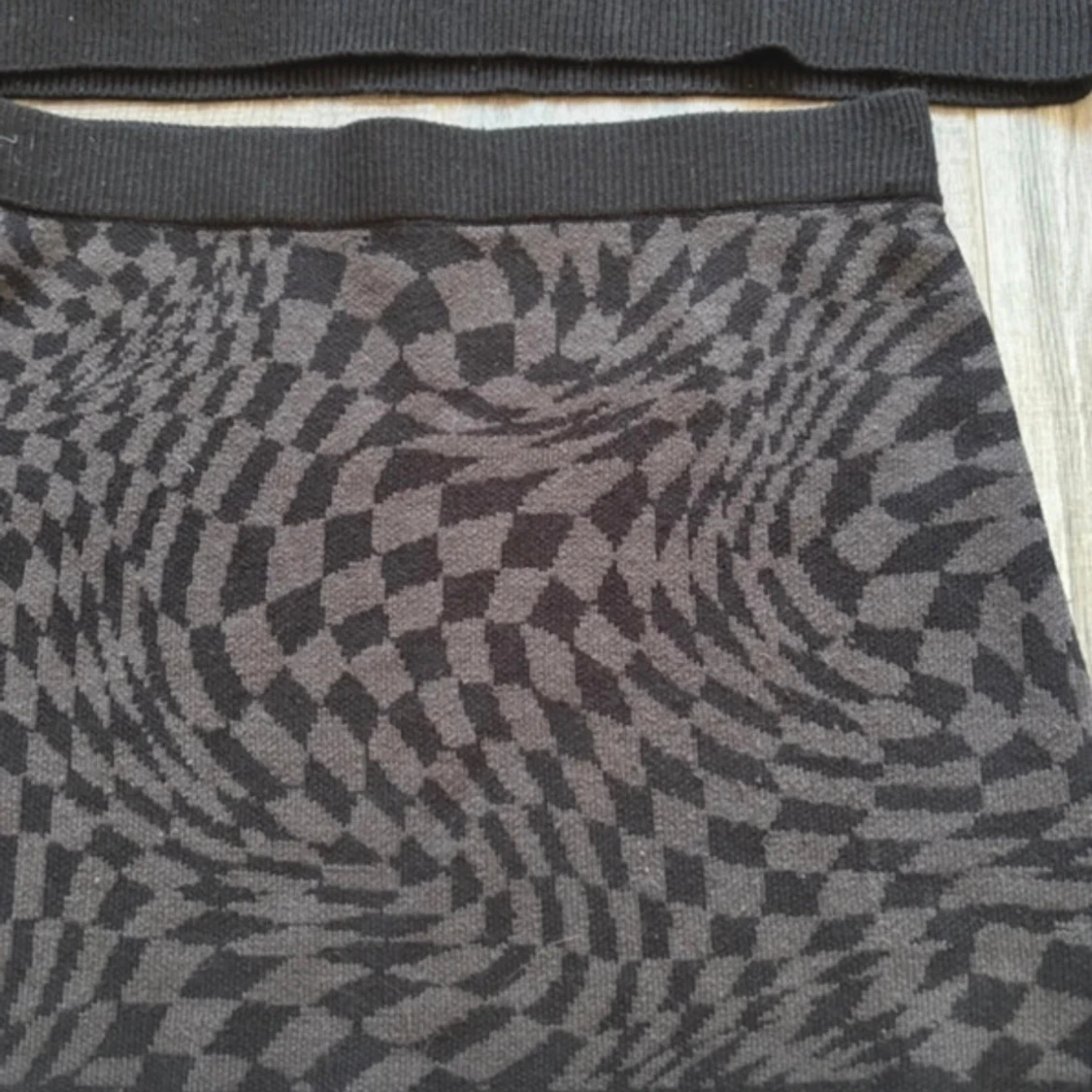 Svart och grå kortkjol samt väst från H&M - 1