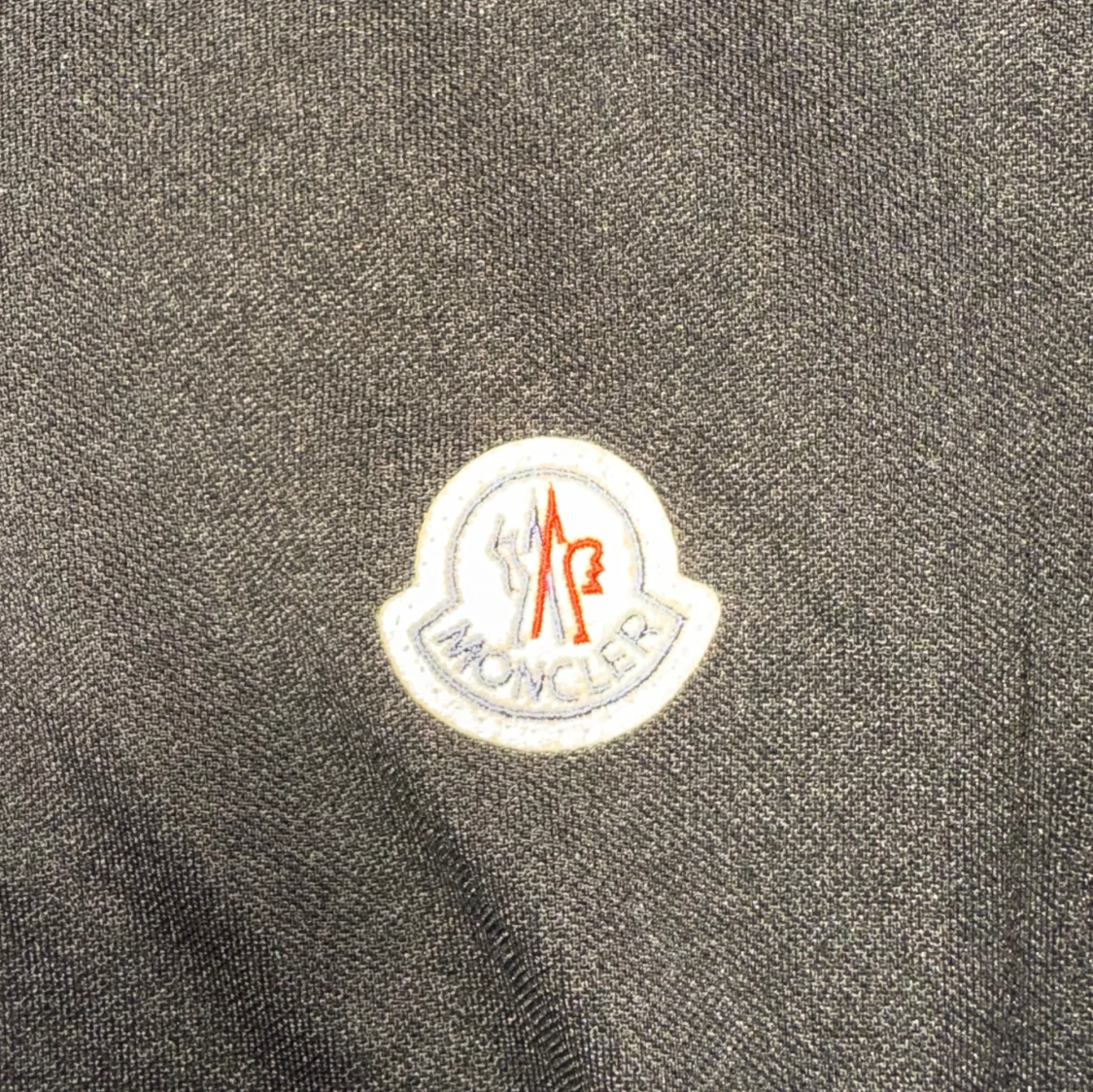 Svart pikétröja från Moncler - 1