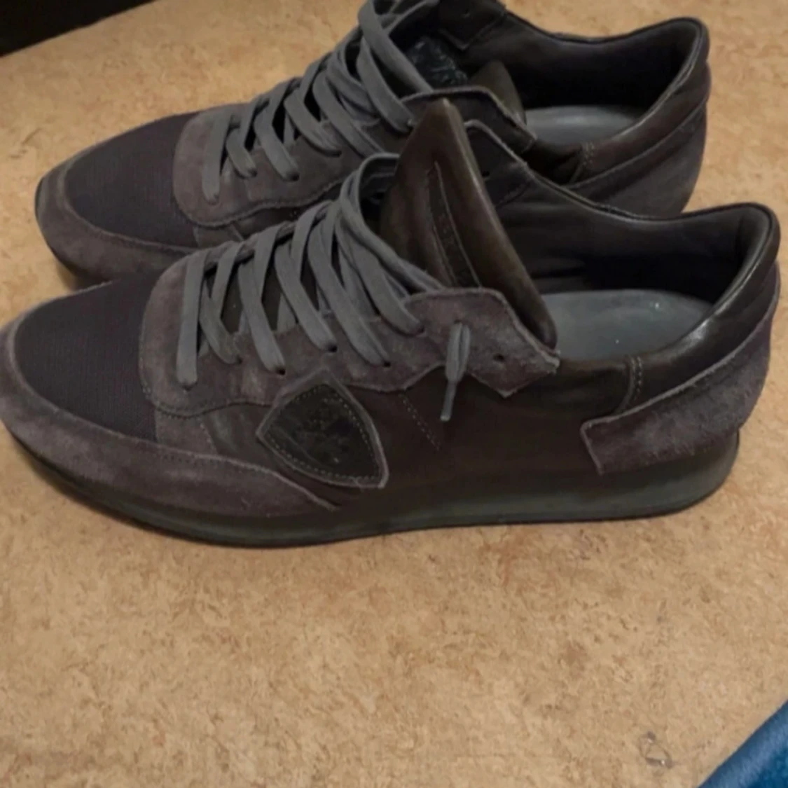 Philippe Model grå sneakers herr