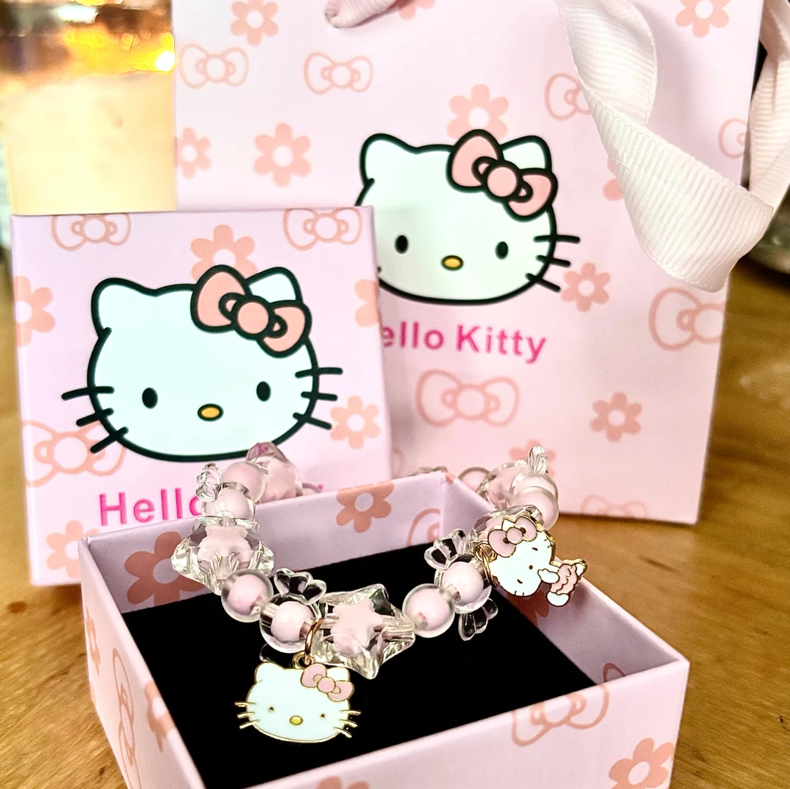 Fint armband med Hello Kitty-motiv! - 1