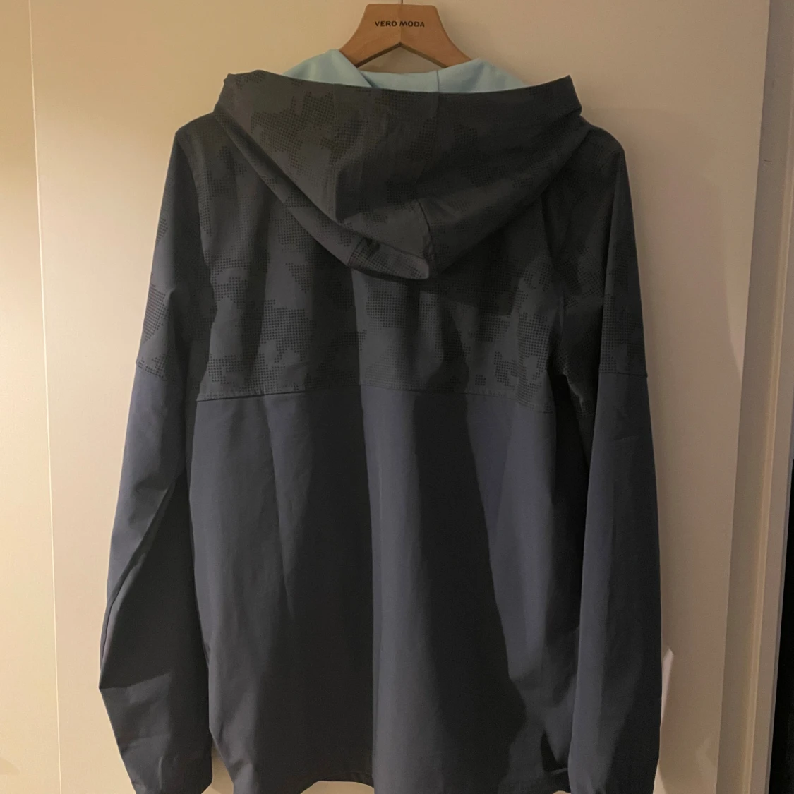 Mörkblå vindjacka från Under Armour - 2