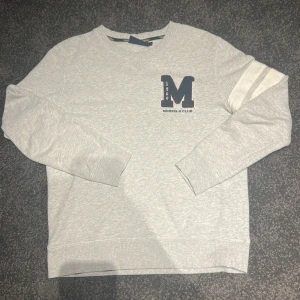  Grå Morris tröja  - En grå Morris tröja mycket bra kvalite och väldigt snygg. Pris kan diskuteras.