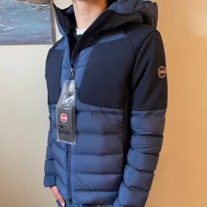 Colmar jacka - Helt ny vinterjacka från Colmar. Storlek Eu 48 (S).Nypris 5400kr mitt pris 2900kr! Hör av er vid frågor och funderingar! 