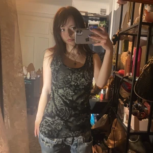 Coolt linne❤️ - Super fint black premium linne med döskallar på❤️ den är storlek M men passar även mig som e S-XS❤️