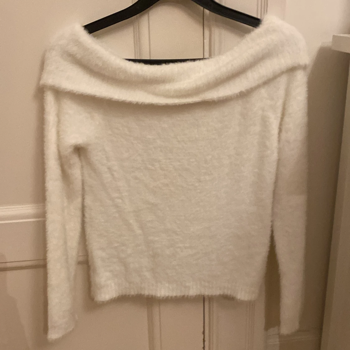 Vit fluffig offshoulder tröja Kappahl - 1