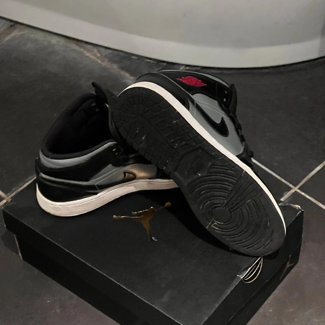 Nike Air Jordan 1 Mid Svart/Grå - 1