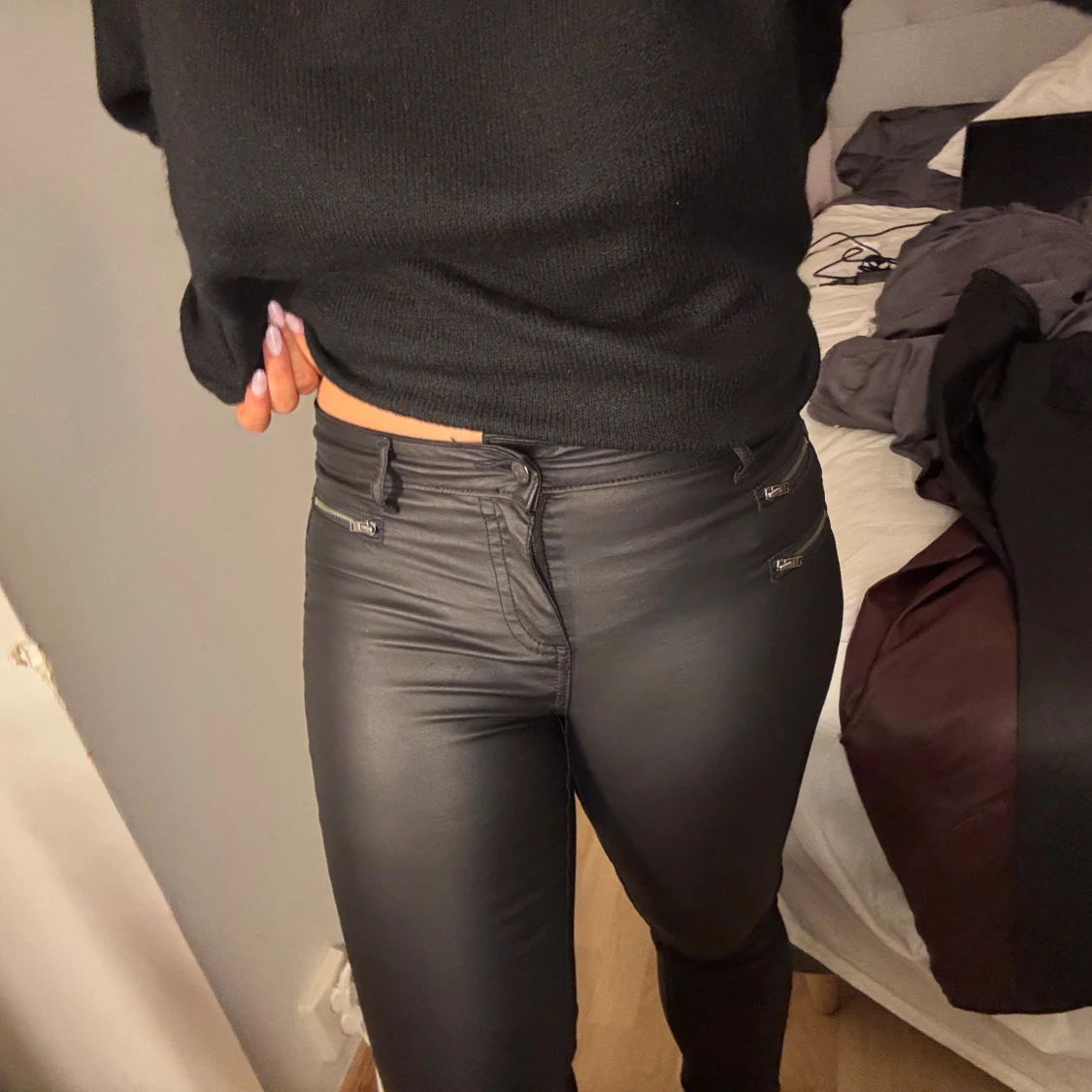 Svarta skinn byxor med dragkedjor - 2