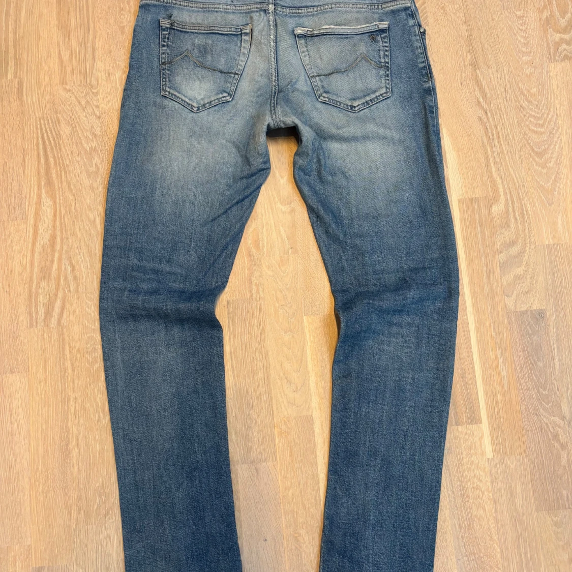 Limited edition Jacob Cohen jeans, ljusblåa med slitningar, W34 - 2