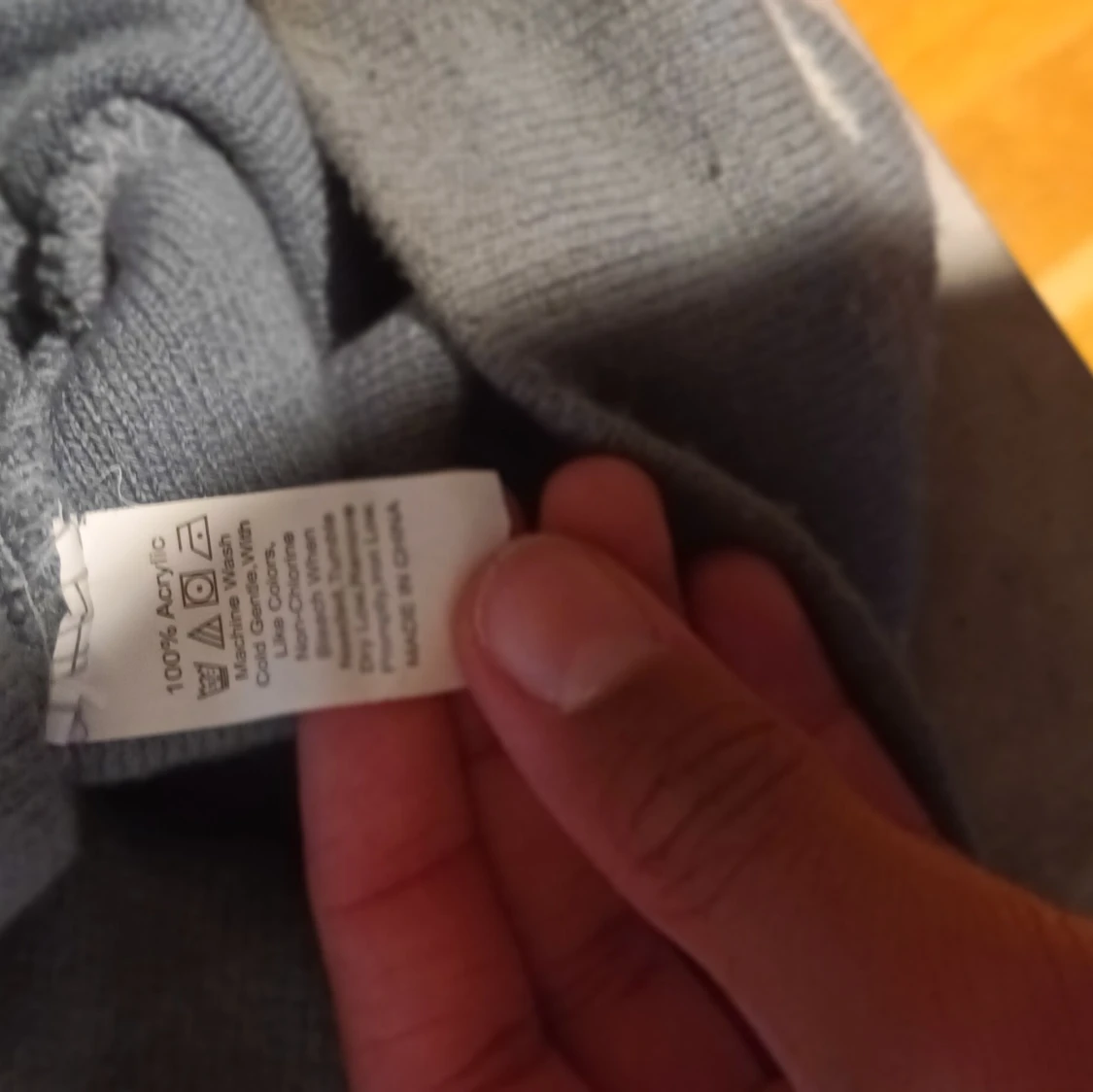 Grå mössa med spindelnätsmönster (y2k) - 3