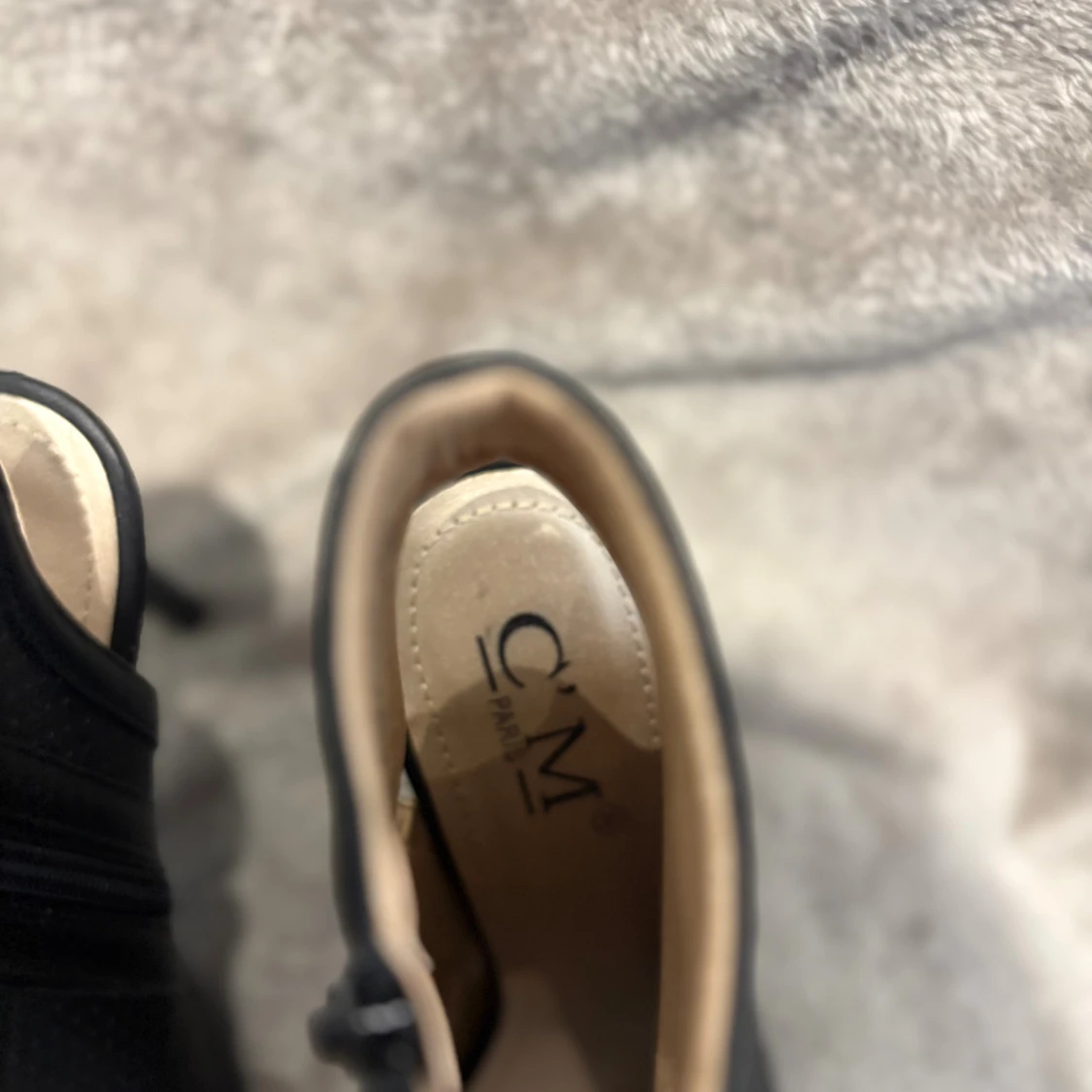 Svarta stövletter med öppen tå och klack - 4