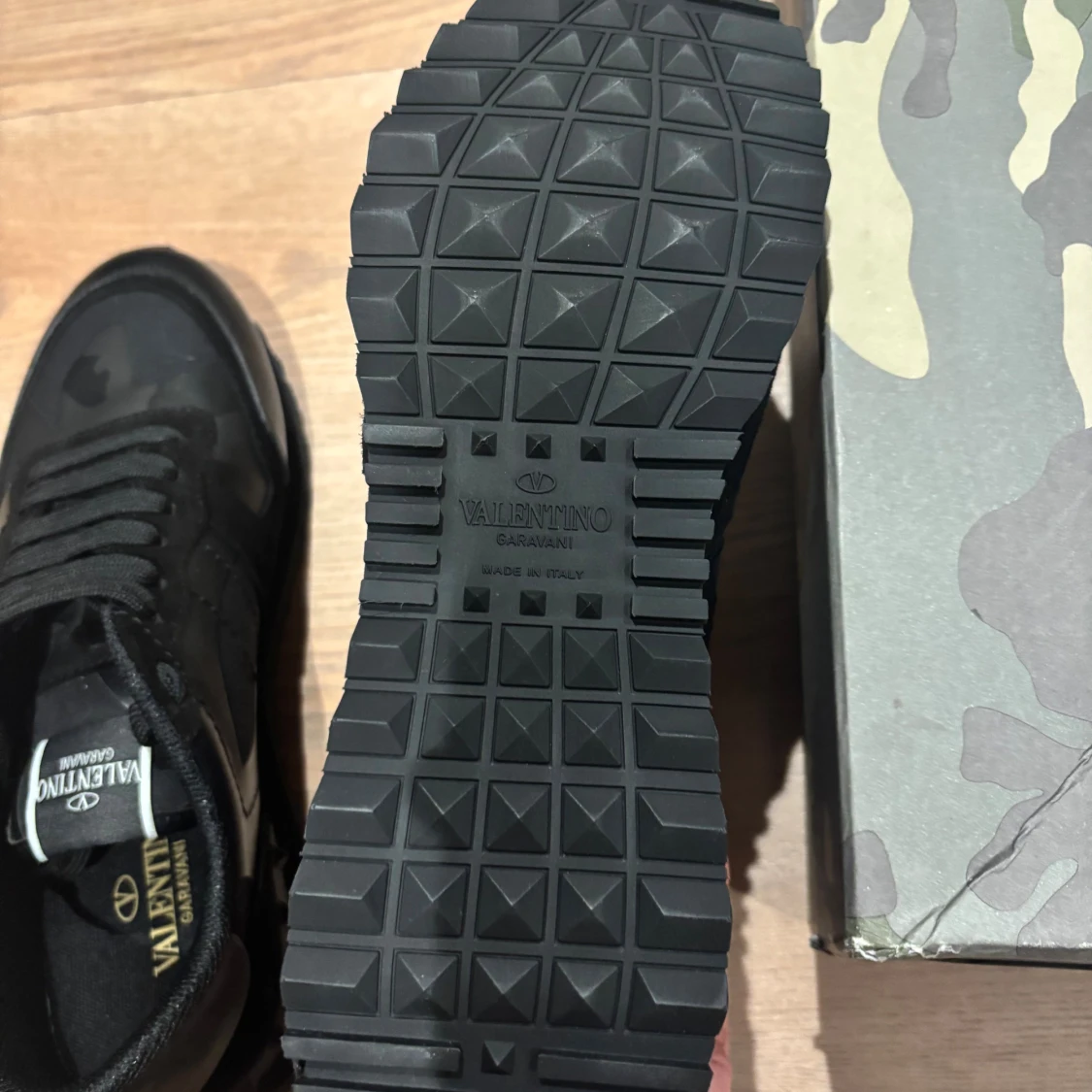 Valentino Garavani svarta sneakers - 2