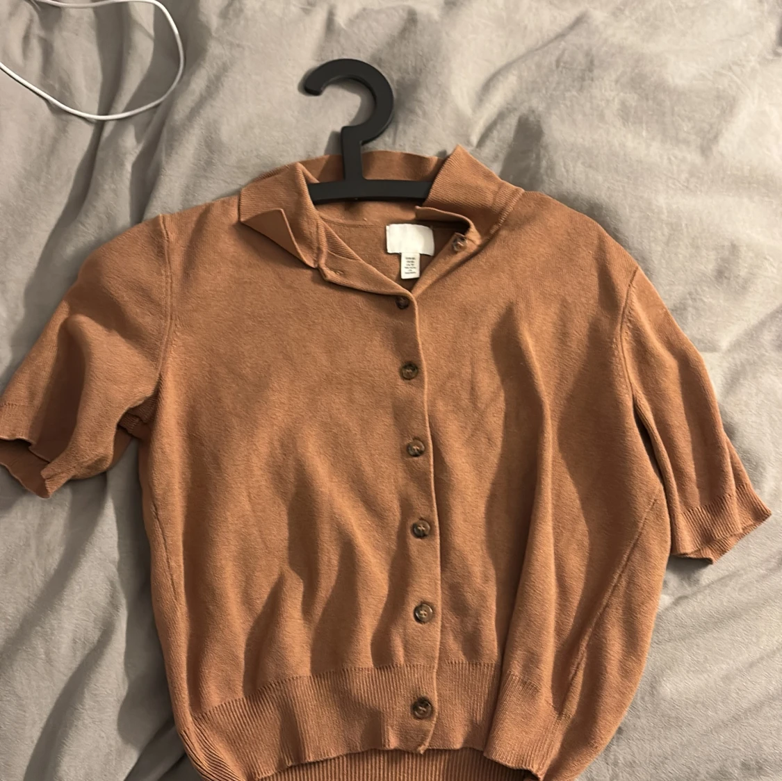 Brun kortärmad blus från H&M