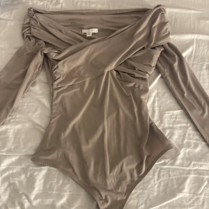 Bodysuit Hm💕 - Säljer min superfina body från hm storlek S🥰💞ny, använd en gång 