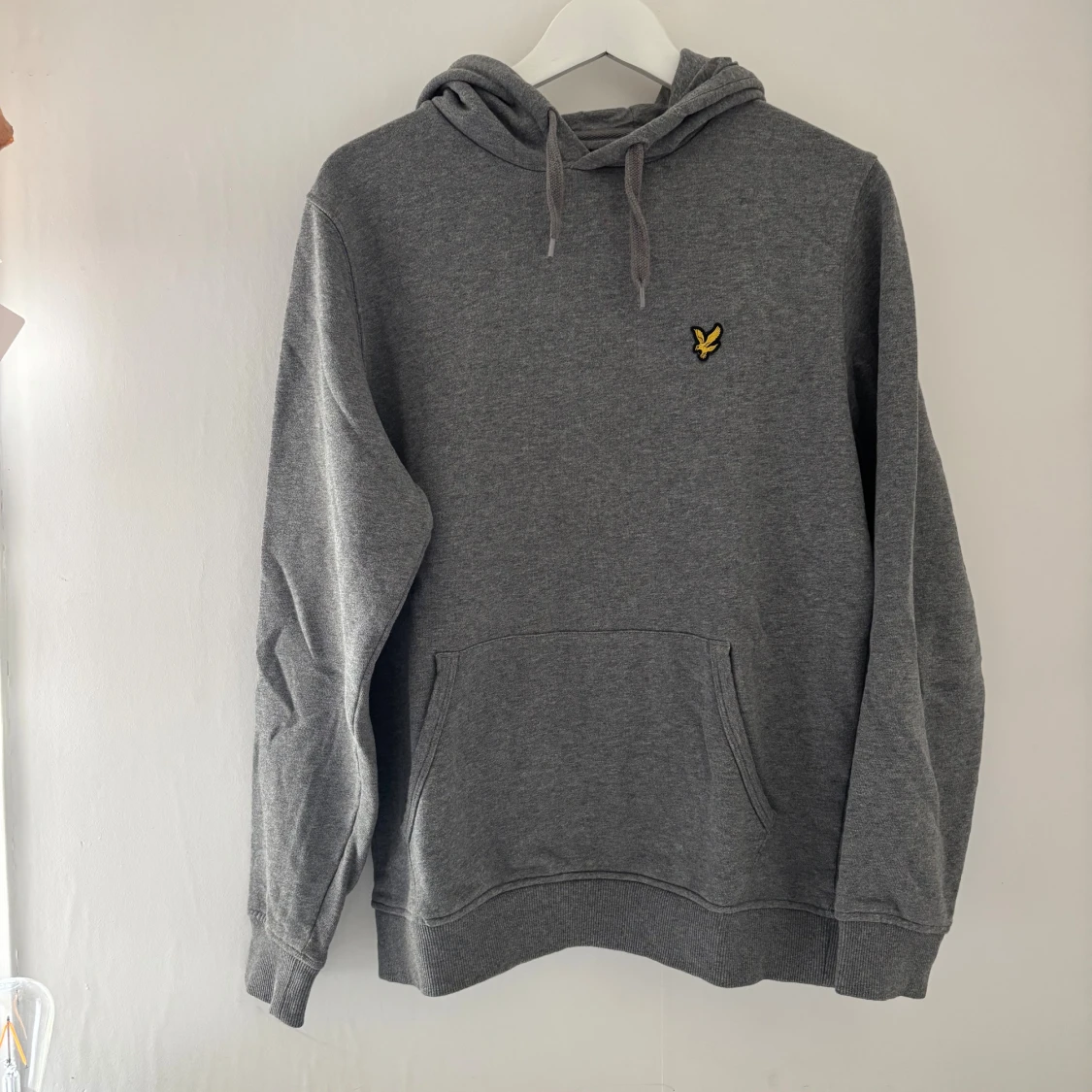 Grå hoodie från Lyle & Scott