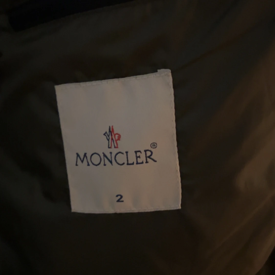 Olivgrön pufferjacka från Moncler - 2