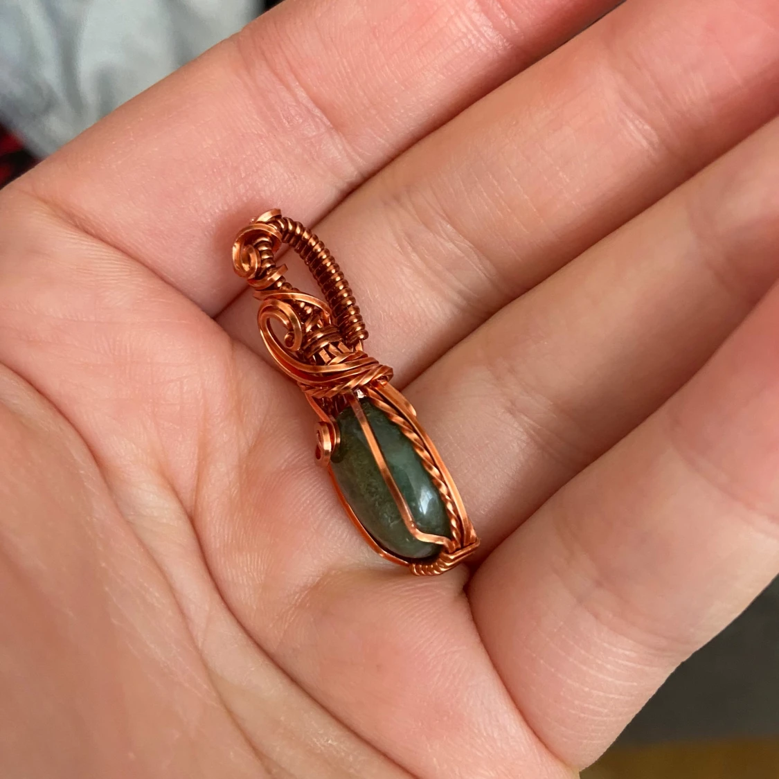 Handgjord berlock med grön sten - 4