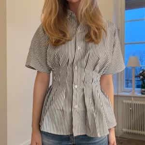 Skjorta indragen midja - Så så fin modell!!🤍