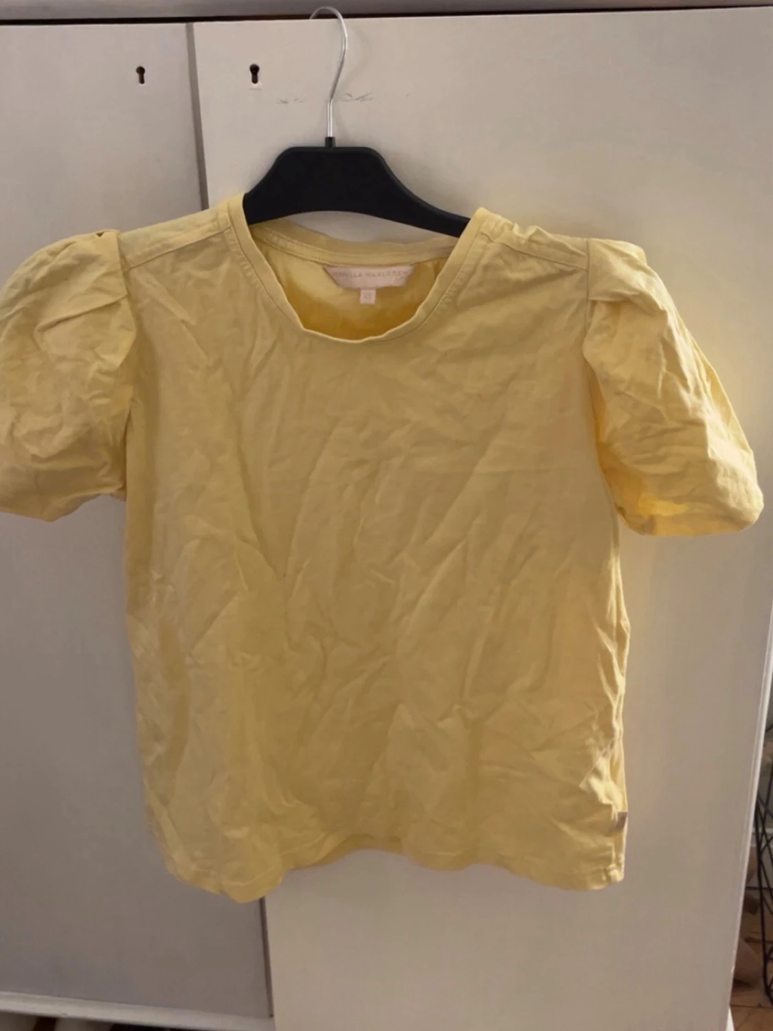 Gul puffärmad topp från Lindex