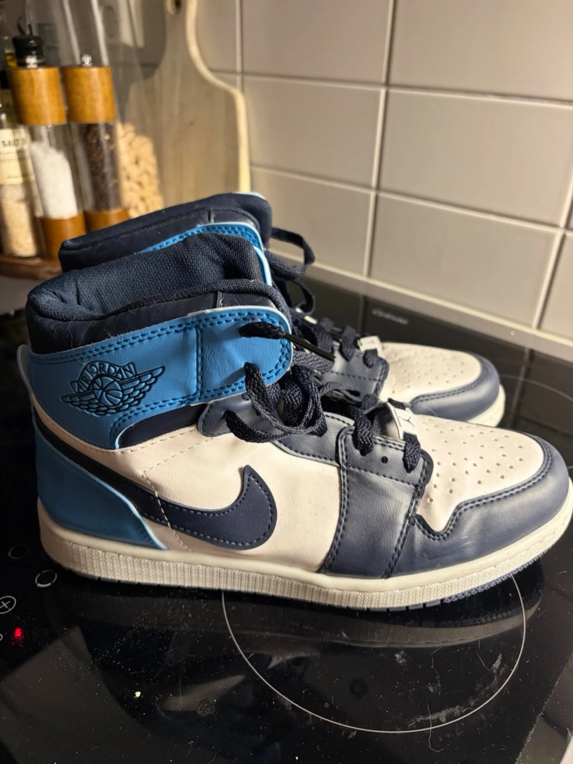 Nike Air Jordan 1 Mid blå och vit - 1
