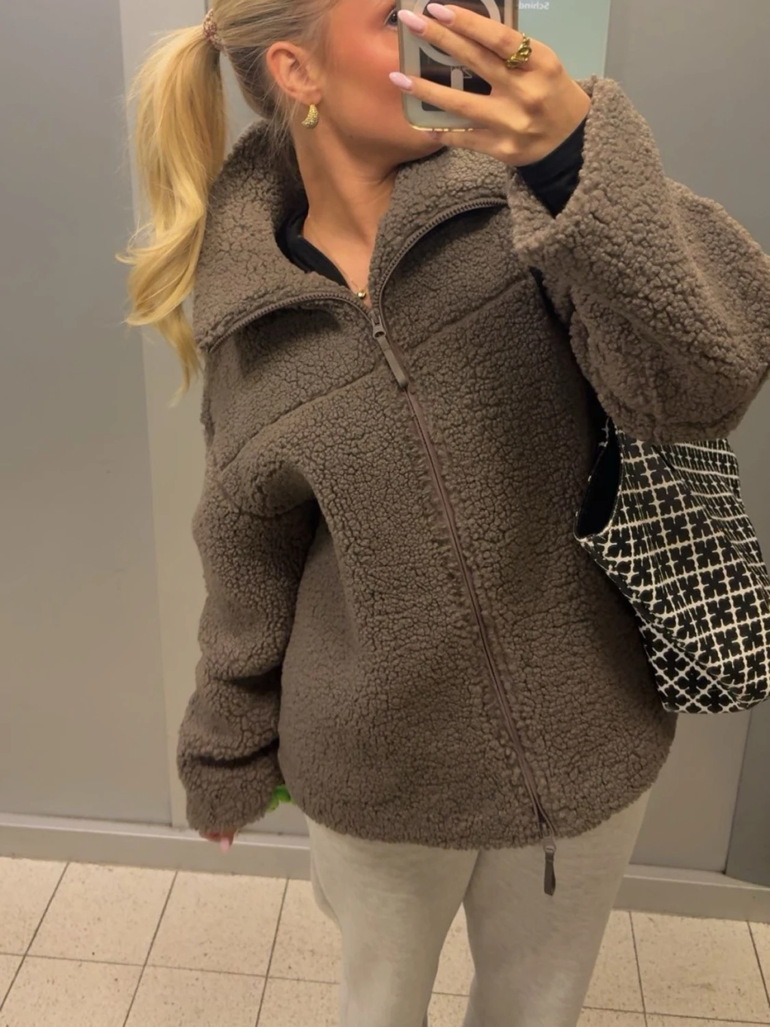 Brun teddyjacka med dragkedja