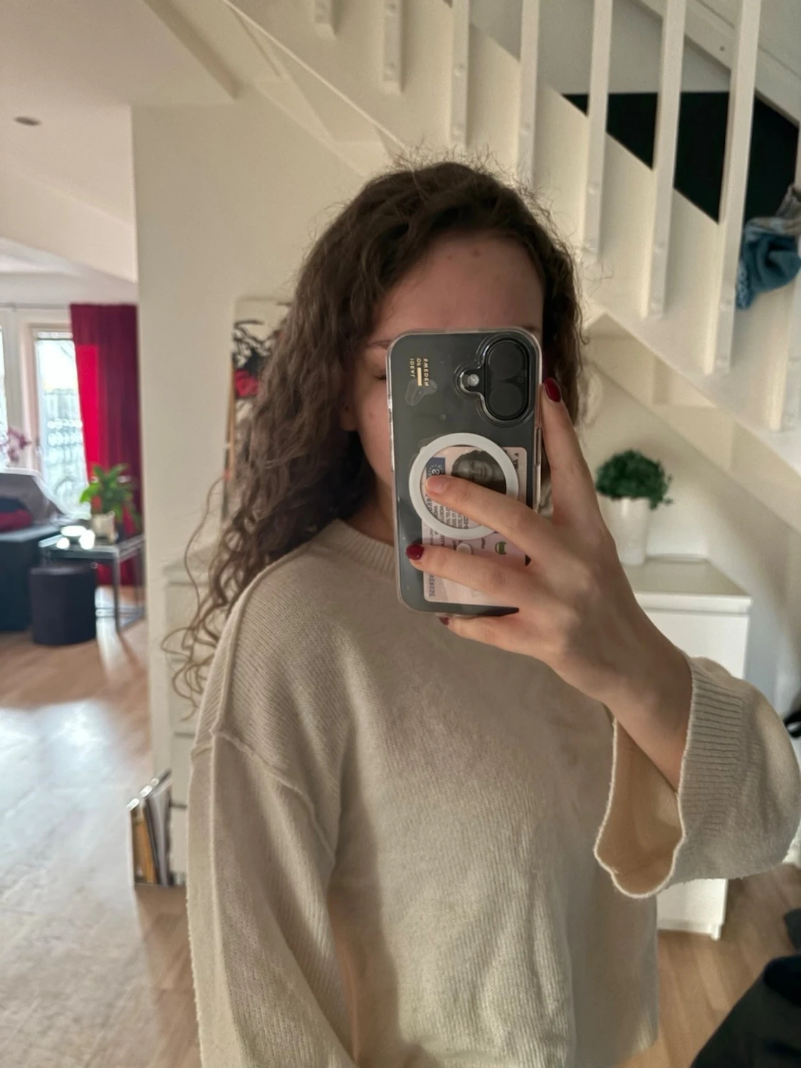 Beige stickad tröja med vida ärmar - 1