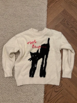 Cotton Kashmir Tjocktröja - Ny sällsynt cotton/bommul cashmere trjocktröja med svart katt motiv. Skriv vid frågor :)