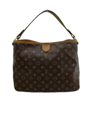 Louis Vuitton delightful  - Säljer en klassisk axelväska från Louis Vuitton i brunt med ikoniskt monogrammönster. Väskan har en bred axelrem, detaljer i skinn och guldfärgade metalldelar. Insidan är beige med randigt tyg och har dragkedja med Louis Vuitton-logga.
